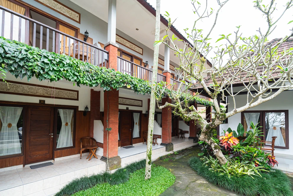 Six-sharing dormitory in Bali