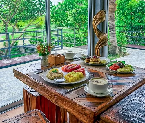 Vegetarian breakfast served at the campus