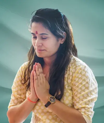 Yogini Monika - Prenatal Yoga and Sound Healing Teacher