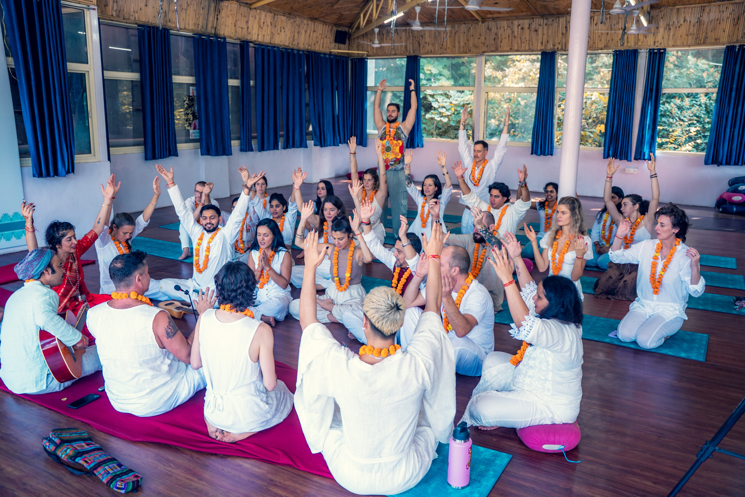 Anxiety, Burnout & Screens: Why More Millennials Are Turning to Vinyasa Yoga