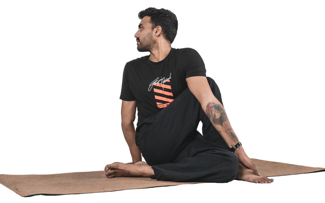 Vakrasana (Half Spinal Twist Pose) – Benefits & How To Do It Correctly