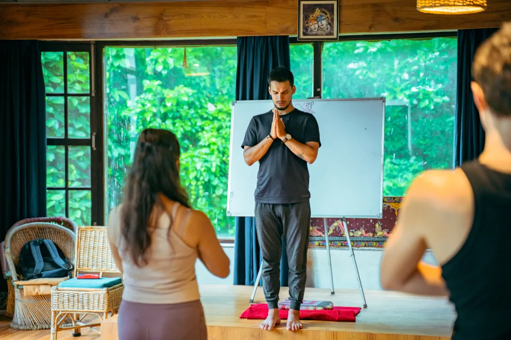 200 hour Yoga teacher training in rishikesh